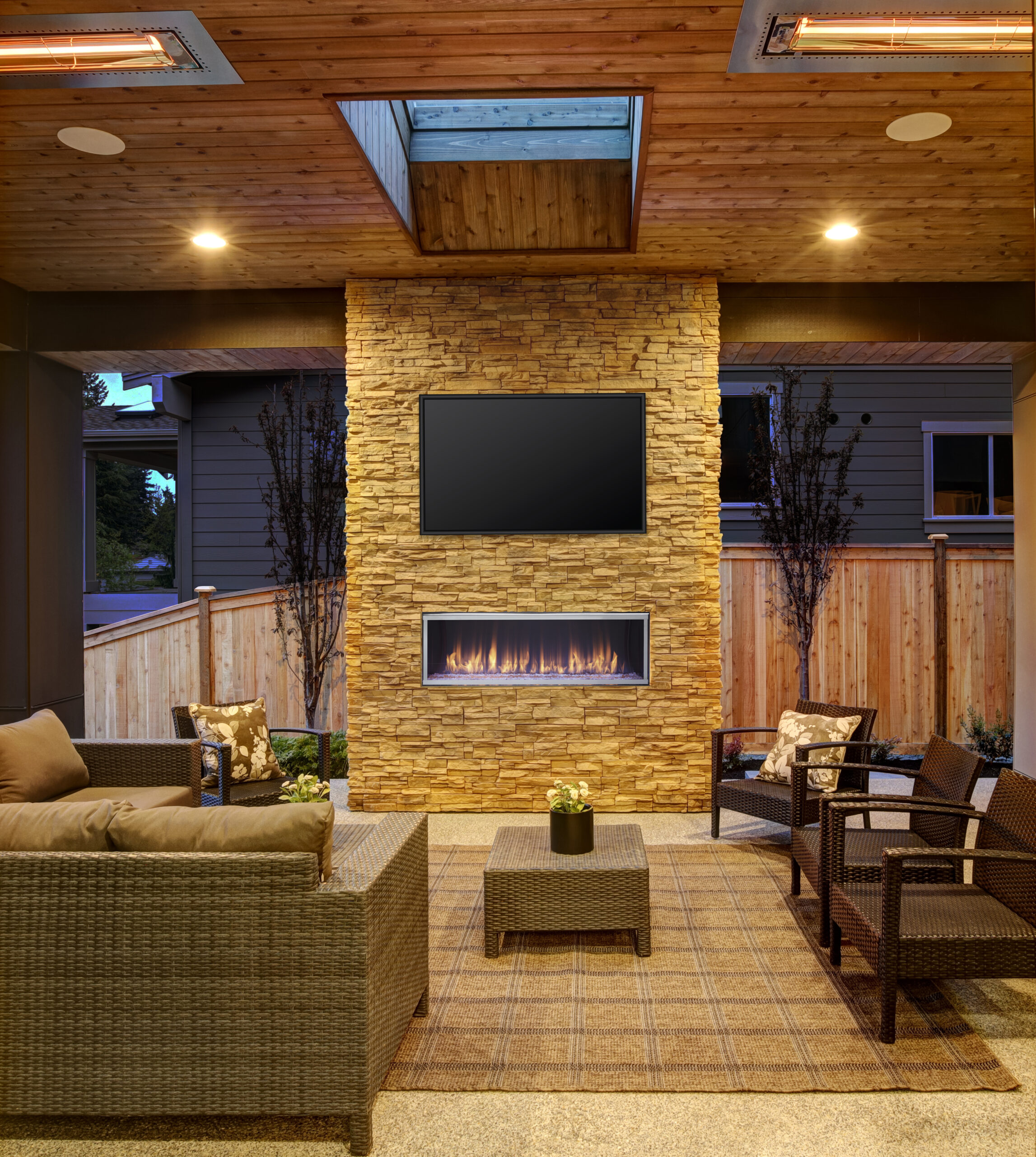 Lanai Outdoor Linear Gas